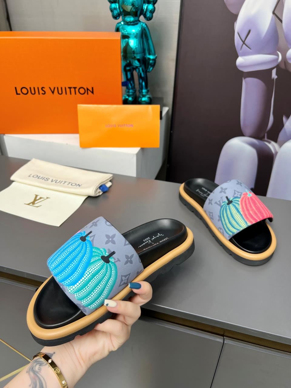 Louis Vuitton Slippers